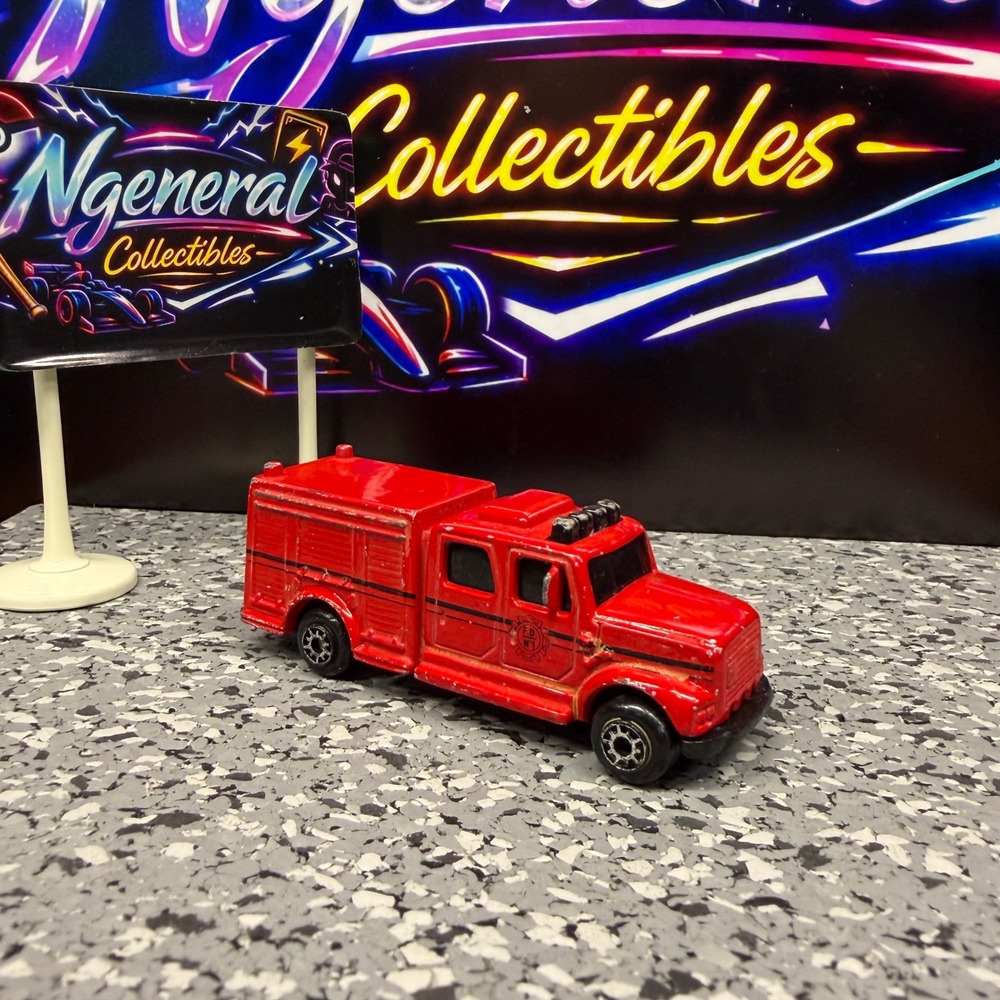 Maisto Equipment Truck Red Fire Engine FDNY Style Diecast Emergency Vehicle